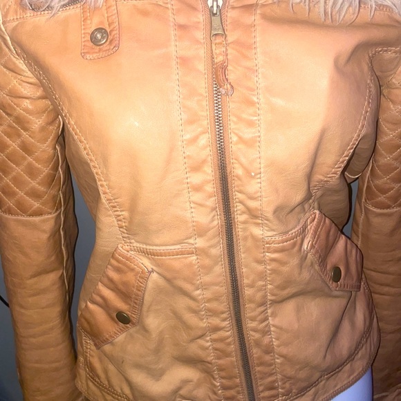 GORGEOUS Beige faux leather fur collar jacket - Picture 3 of 13